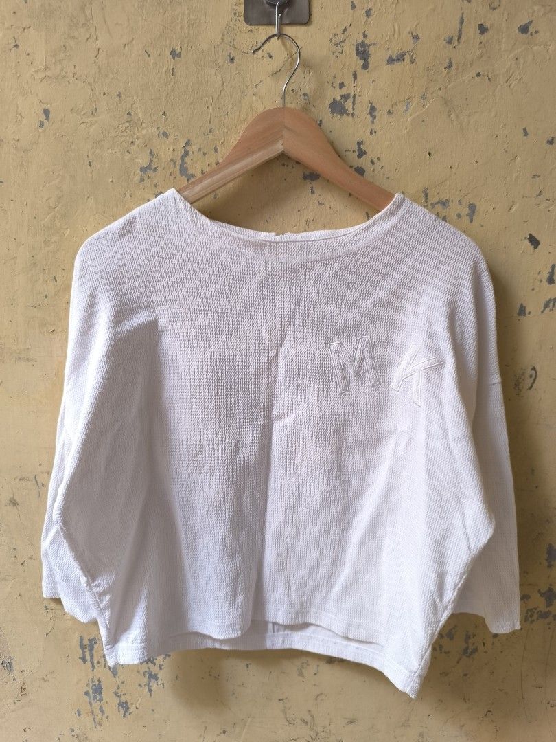 MAISON KITSUNE WAFFLE CUT AND SEW DROP SHOULDER (Category: Blouses) located in Cotabato. Submitted by sentimentalgoodz (Listing ID 1449406870, Image 1). Description: MAISON KITSUNE Waffle Cut and Sew Drop Shoulder Top 8.5/10 CONDITION SIZE 38 WOMENS NO FLAWS AUTHENTIC.