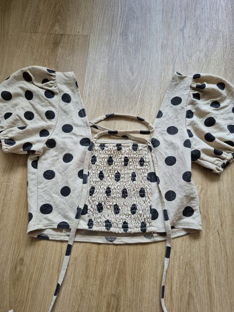 Mango Polka Dot Cropped Puff-sleeve top (Category: Blouses) located in Mandaluyong City. Submitted by _spike (Listing ID 1449414576, Image 3). Description: Cropped Polka Dot Puff-Sleeve top from mango. Comes with a smocked tie-up back. Worn only once..