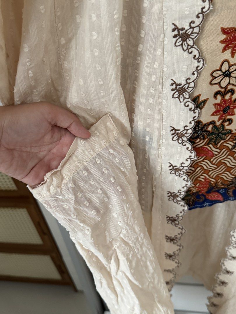 Maslea Kebaya Set (Category: Baju Kurung & sets) located in Kuala Lumpur. Submitted by bartfart (Listing ID 1449334038, Image 3). Description: - Size S but fits M-L as well because it runs loose -Automatically a melayu princess bila pakai.