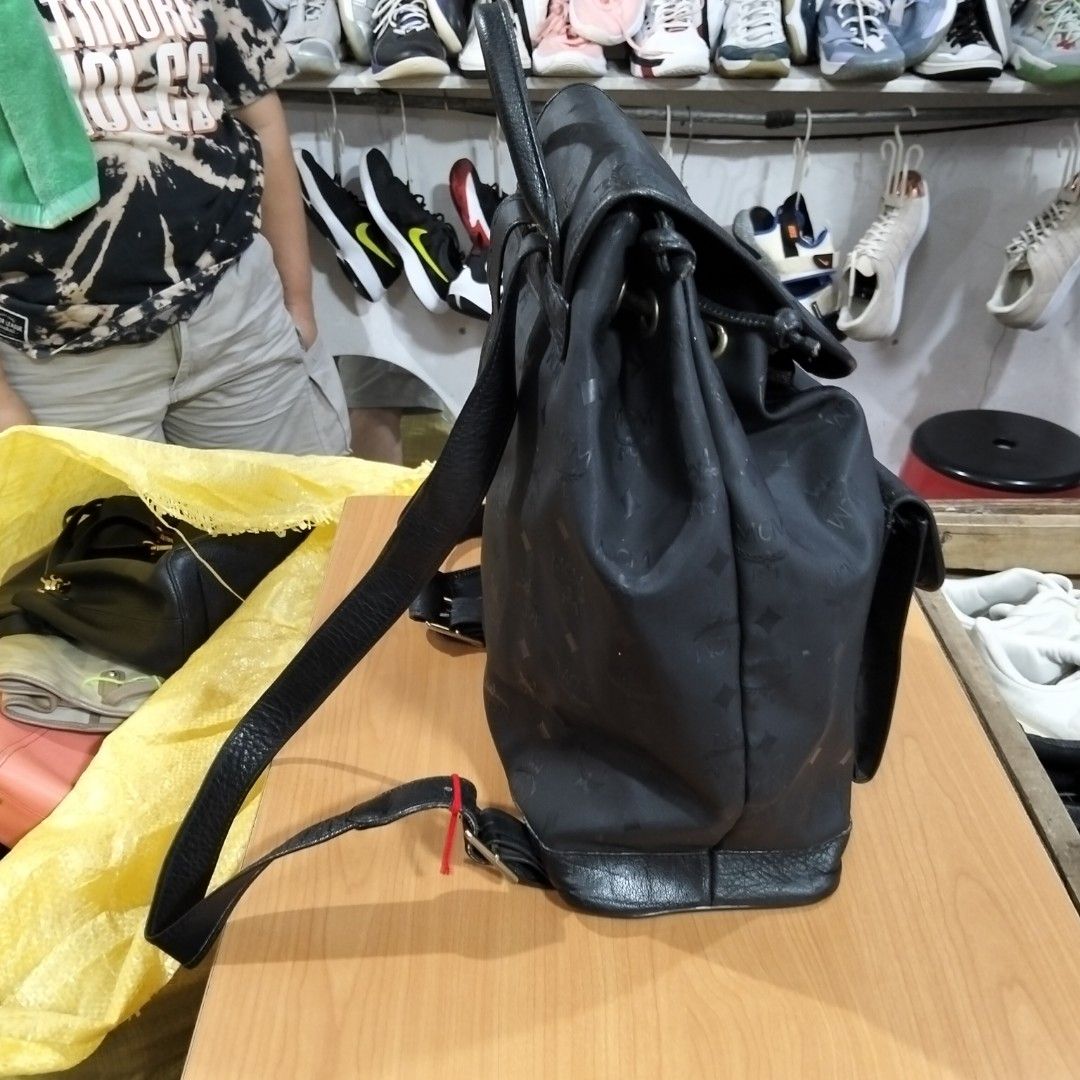 MCM Black Monogram Backpack (Category: Luxury Bags & Wallets) located in El Salvador. Submitted by francheskaukayukay (Listing ID 1449375342, Image 2). Description: - Authentic MCM backpack - All-over signature monogram print - Black leather trim - Gold-tone hardware - Secure drawstring closure with flap top - Convenient front pocket with buckle detail - Adjustable straps for comfortable wear - Interior zippered pocket for essentials - Ideal for 