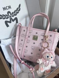 (Category: ) located in . Submitted by fashion.luxe (Listing ID 1449400965, Image 1). Description: .
