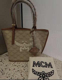 (Category: ) located in . Submitted by nyjcloset (Listing ID 1449363632, Image 1). Description: .