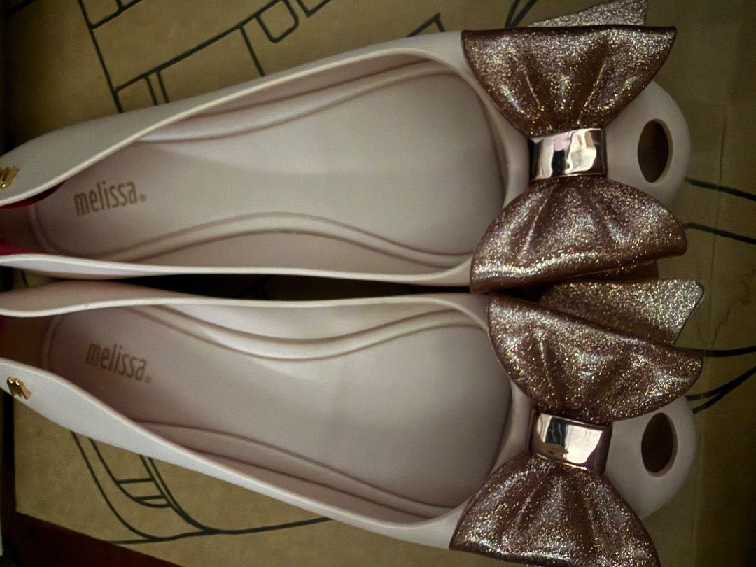 Melissa Pink Jelly Flats with Glitter Bow (Category: Flats & Sandals) located in Bulacan. Submitted by michie_chang (Listing ID 1449410329, Image 1). Description: - Brand: Melissa - Type: Jelly Flats - Color: Pink - Feature: Glitter bow on the front - Comfort: Super comfy - Versatility: Great for everyday wear or special occasions - Packaging: Comes in original box.