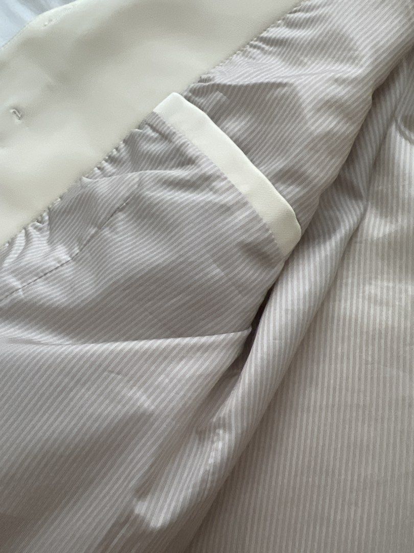 Mouggan Cream Collarless Blazer (Category: Coats, Jackets and Outerwear) located in Kuala Lumpur. Submitted by reloved22 (Listing ID 1449429103, Image 3). Description: taiwan brand clothing negotiatable if buy more .