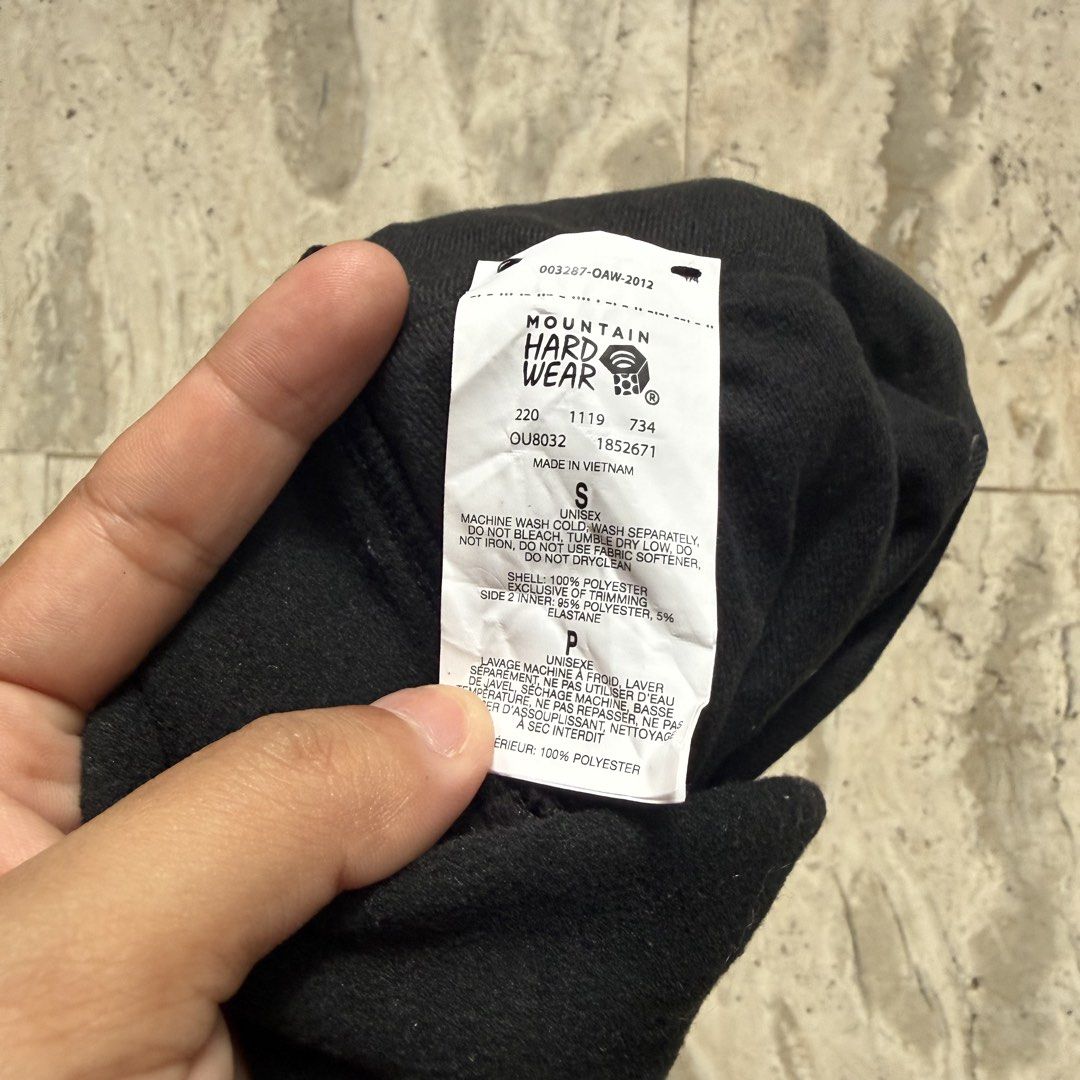 Mountain Hardwear Dome Perignon beanie (Category: Caps & Hats) located in Cavite. Submitted by epiboie (Listing ID 1449395717, Image 3). Description: Mountain Hardwear Dome Perignon beanie Small Color rate 9.7/10 Excellent condition No issue.