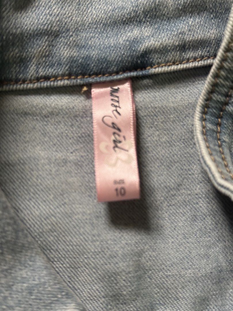 Mouse Girl Light Wash Denim Jacket Size 10 (Category: Babies & Kids Fashion) located in Valenzuela. Submitted by divine0916 (Listing ID 1449342567, Image 2). Description: - Light wash denim jacket - Brand: Mouse Girl - Embroidered 'Mouse Girl' detail on chest - Classic button-up style - Two chest pockets - Size: 10 - Ideal for layering.