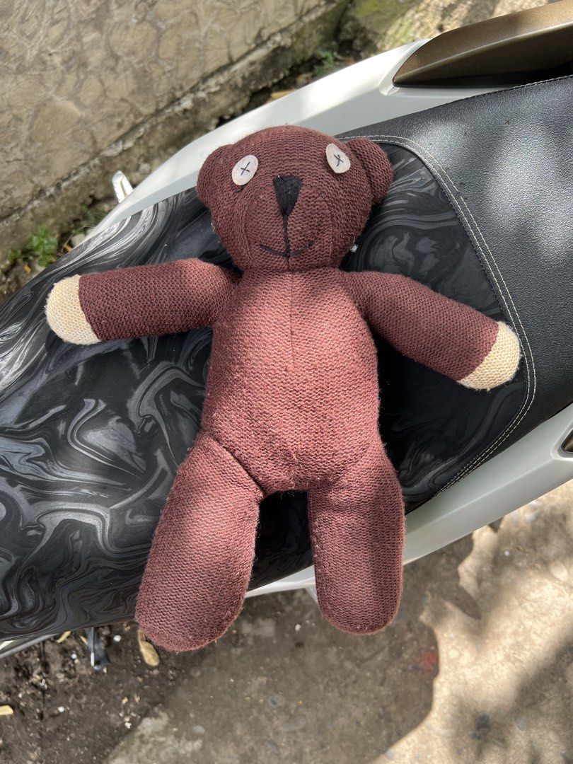 Mr. Bean Teddy Bear Plush Toy 1996 (Category: Plushies & Soft Toys) located in Oroquieta. Submitted by zjstg (Listing ID 1449387554, Image 2). Description: - Iconic Mr. Bean teddy bear - Soft knitted brown fabric - Cute white button eyes - Beige paw details - Authentic 1996 collectible by Tiger Television Ltd. - A must-have for Mr. Bean fans! Price: 500+sf.