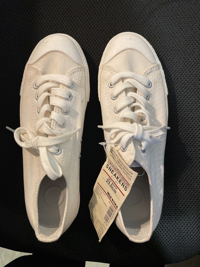MUJI White Canvas Sneakers 23.0cm (Category: Sneakers) located in Makati City. Submitted by bonita76 (Listing ID 1449415157, Image 1). Description: - MUJI White Canvas Sneakers - Size: 23.0cm - Style: Classic low-top with lace-up closure - Condition: Soles & side show minor dirt from storage - Perfect for everyday, versatile wear.