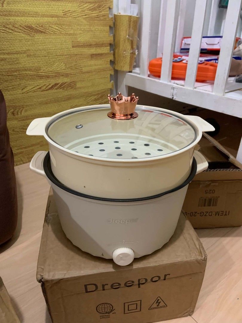 Multi Purpose cooker (can cook rice and ulam) (Category: Cookware & Accessories) located in Quezon City. Submitted by ajonlinesh55809 (Listing ID 1449404832, Image 2). Description: multi Purpose cooker ₱650 only brand new 4 liters capacity.