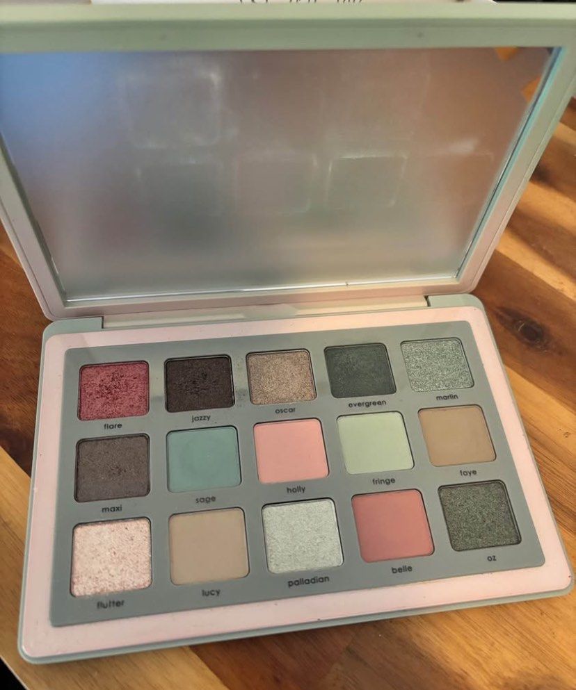 Natasha Denona Retro Glam Palette (Category: Makeup) located in Quezon City. Submitted by cheerupbby (Listing ID 1449336572, Image 1). Description: Stored properly and kept well. Will ship when I get back home to the Philippines in October/November 2026. I will only bring what is SOLD. Half payment accepted with no cancellation. All makeup is crossposted on marketplace 🇨🇦 and nowhere else. Location: QC Jnt, lalamove.