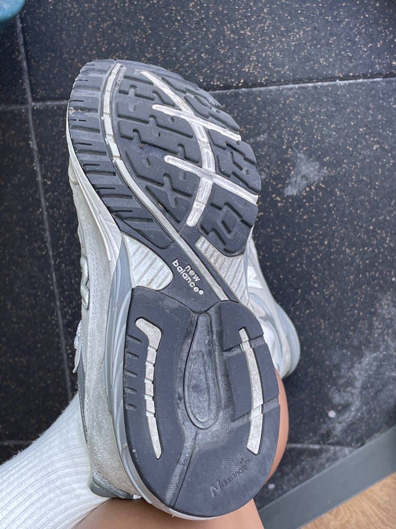 New Balance 993 made in USA (Category: Casual Shoes) located in Makati City. Submitted by randombloggingstuff (Listing ID 1449151009, Image 3). Description: No box. RFS: too big on me. See last photo for size tag. Not fake, not thrifted. No sole separation, no heel drags. Mall price is around 18,000 so please wag nyo na ako baratin. Good price na po ito. Good condition for the price. Men's US 8, UK 7.5 Fits women 9.5 OR 9 (with thick in soles).