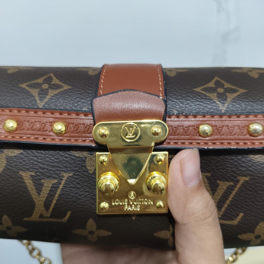 Negotiable Louis Vuitton Monogram Barrel Bag with Chain (Category: Luxury Bags & Wallets) located in Santiago. Submitted by juleah_c (Listing ID 1449459257, Image 3). Description: - Authentic Louis Vuitton Barrel Bag - Classic Monogram Canvas - Rich Brown Leather Trim - Elegant Gold-Tone Hardware - Detachable Gold Chain Strap Included - Secure Clasp Closure - Compact Size: Approximately 7 inches long - Versatile accessory for day or night.