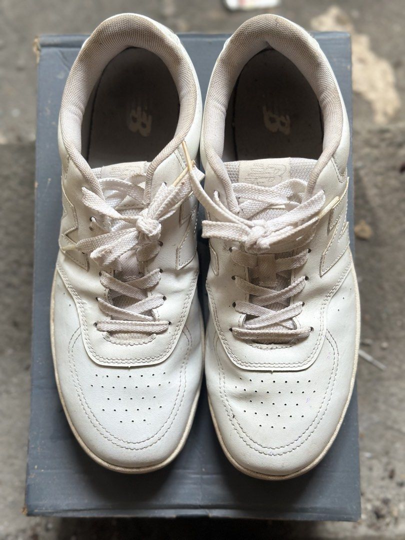New Balance BB80 (Category: Sneakers) located in Quezon City. Submitted by kyleeee_4 (Listing ID 1449333220, Image 1). Description: New Balance BB80 All white Size: EU: 44.5 UK: 10.5 US: 11.5 Php 1,800 (negotiable) Minsan lang nagamit, just need some cleaning. RFS: declutter .