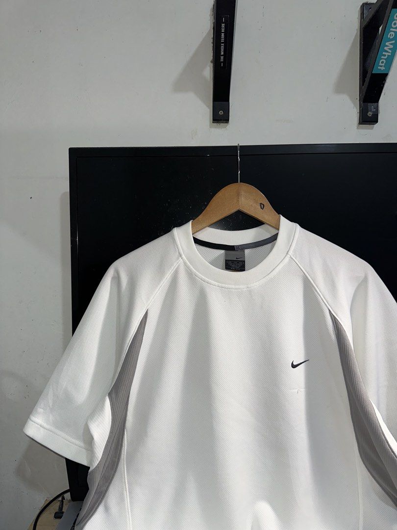 Nike Jersey (Category: Tshirts & Polo Shirts) located in Kuala Lumpur. Submitted by daaanialll_ (Listing ID 1449379930, Image 2). Description: Good Cond P23/29 L suitable..