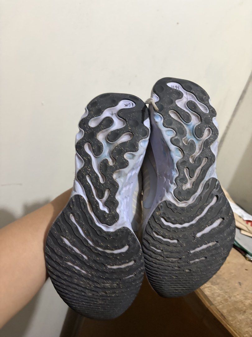 Nike React Infinity lavender sz7.5 25.5cm (Category: Sneakers) located in Manila. Submitted by wiseearth.075b2f (Listing ID 1449334091, Image 2). Description: - Nike React Infinity Run Flyknit lavender -₱950 -no seps and drags madumi lang talaga - Size: 7.5 mens 25.5 cm - Color: Lavender - Ideal for running - Shows some dirt on soles from use - Plenty of life remaining.
