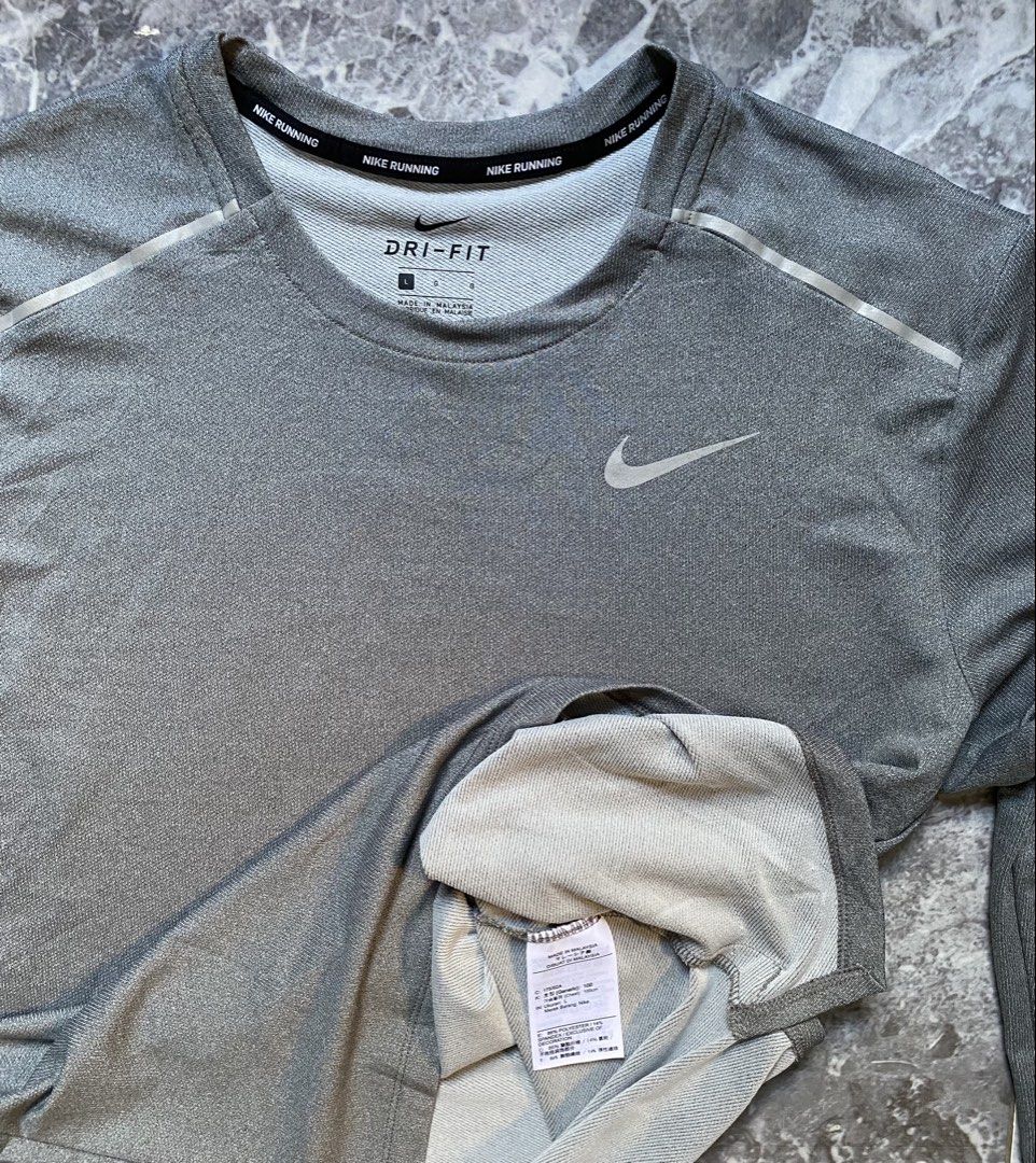 Nike Running Shirt Long Sleeve (Category: Activewear) located in Cebu City. Submitted by Riixi06 (Listing ID 1449394505, Image 2). Description: Size on tag : L BM: 22"laid flat Length: 27" Dry Fit Slightly used Color rate: 10/10 📌Fix price ✔✔✔.