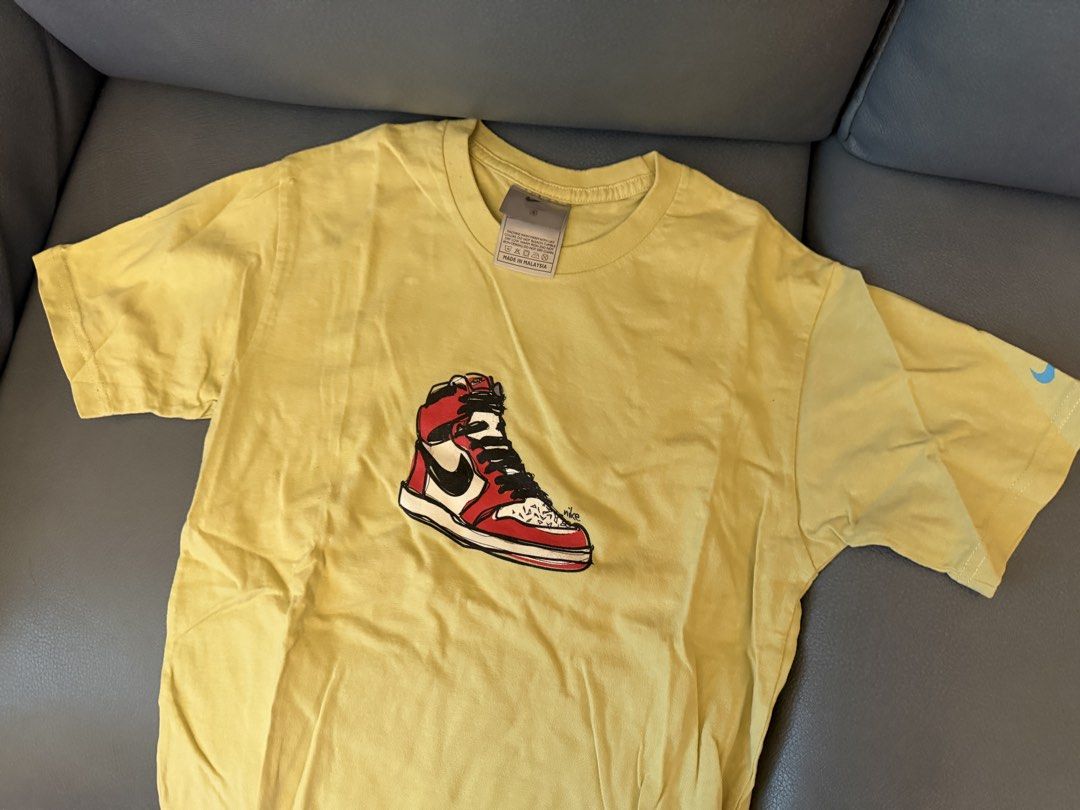 Nike女裝S碼tee （分類：T-shirt）位於 Hong Kong。 由 goodtk 提交（商品編號 1449442420，圖片 3）。簡介： 各位姊妹留意啦呢件Nike女裝S碼tee，有幾款靚色揀，全部都係正品嚟㗎第一件係紅色，上面有個好得意嘅像素風波鞋圖案，好有復古感第二件同第三件都係橙色同黃色，上面印咗經典款波鞋嘅手繪圖案，好有藝術感第四件係橙色嘅荷蘭國家隊波衫款，上面有KNVB同NEDERLAND字樣，Fans必備全部都係S碼，啱晒追求舒適又想有型嘅你著出街或者做運動都一流！。