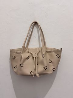 (Kategori: ) berada di . Dikirim oleh takemeplease1 (ID iklan 1449497593, Gambar 1). Deskripsi: .