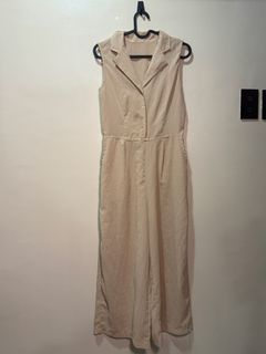 (Category: ) located in . Submitted by fashionifywardrobe8899 (Listing ID 1449444107, Image 1). Description: .