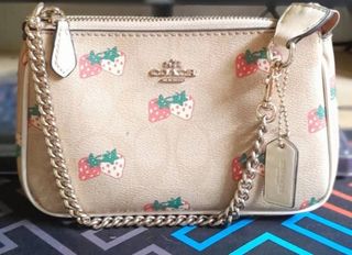(Category: ) located in . Submitted by madonnaching (Listing ID 1449471538, Image 1). Description: .