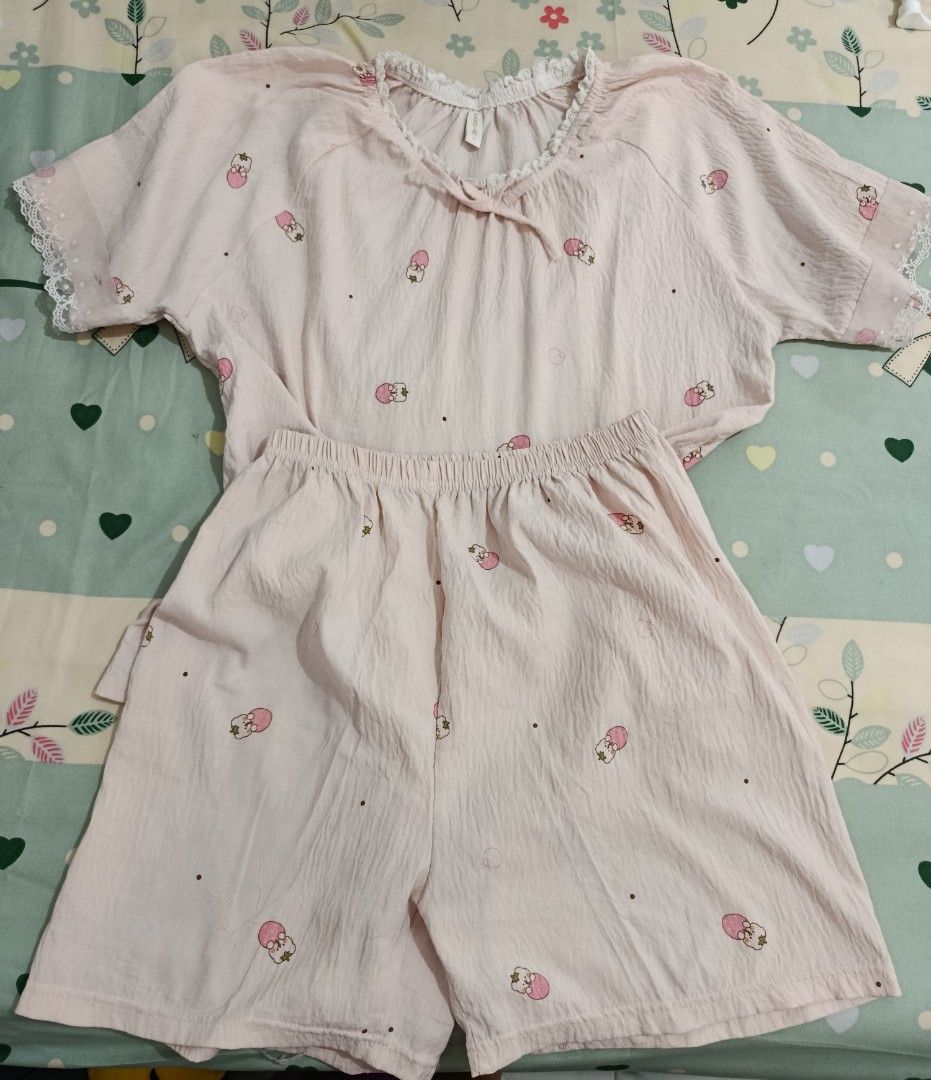 One set piyama bkk pink not duma claude beige studio ocha wear studio rue herpalais colorbox aesthete h&m hnm uniqlo bkk import nude sugars east rose oh my rose with ease zara bershka stradivarius byeol soma yeona sivali oudre tavia (Kategori: Pakaian - Lainnya) berada di Jakarta Selatan. Dikirim oleh cocoeclairs (ID iklan 1449344077, Gambar 1). Deskripsi: bagus bgt ada lacenya.
