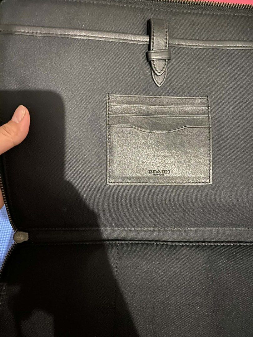Original Coach ipad case (Category: Luxury Bags & Wallets) located in Angeles City. Submitted by maria_anna_gracia1130 (Listing ID 1449454954, Image 3). Description: Original coach ipad case Leather Good as new Kasya ipad 11inch.