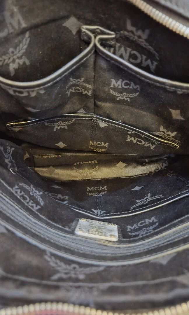 Original MCM Saffiano Leather Messenger Bag (Category: Luxury Bags & Wallets) located in Cabanatuan. Submitted by meyrasol (Listing ID 1449383076, Image 3). Description: corner rubs sa front open pipe sa corner sa likod 10 x 11 x 2 in.