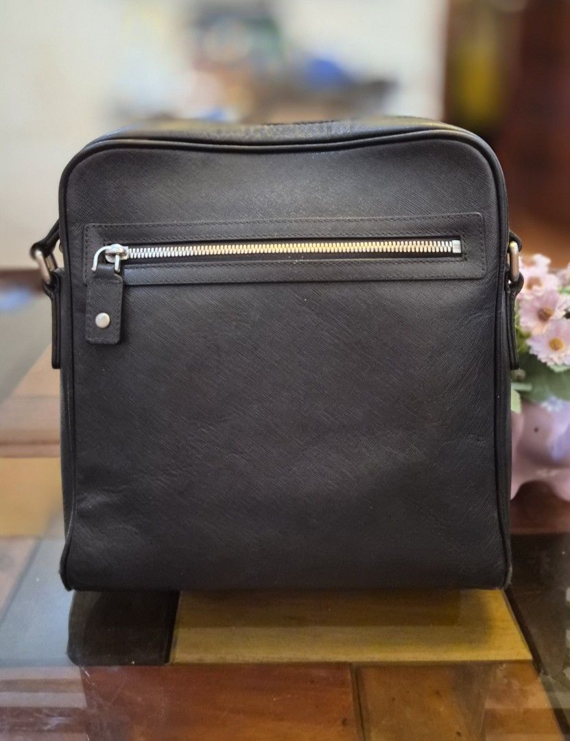 Original MCM Saffiano Leather Messenger Bag (Category: Luxury Bags & Wallets) located in Cabanatuan. Submitted by meyrasol (Listing ID 1449383076, Image 2). Description: corner rubs sa front open pipe sa corner sa likod 10 x 11 x 2 in.