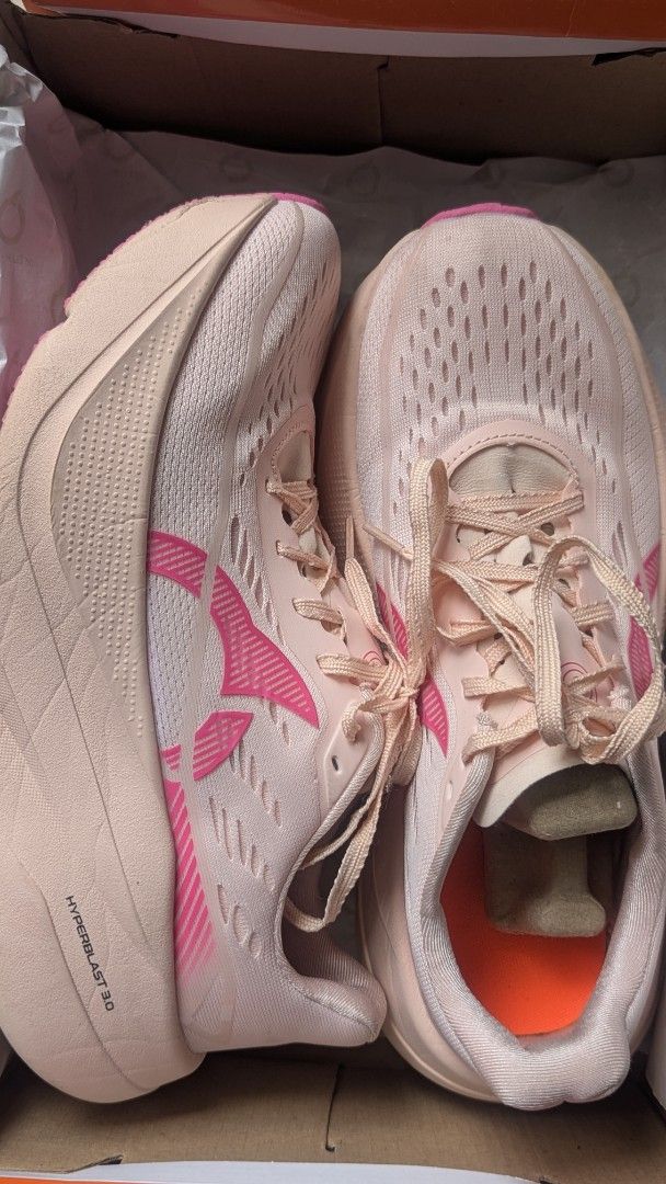 ORTUSEIGHT Hyperblast 3.0 Pink Running Shoes (Category: Other Sports Equipment and Supplies) located in Nusajaya. Submitted by minamuna (Listing ID 1449333584, Image 1). Description: - ORTUSEIGHT Hyperblast 3.0 running shoes - Color: Light pink with bright pink accents (FLAMINGO PINK) - Features: Breathable mesh upper, cushioned sole for comfort - Ideal for: Running, everyday wear - Condition: Comes with original box - Millage: 10KM.