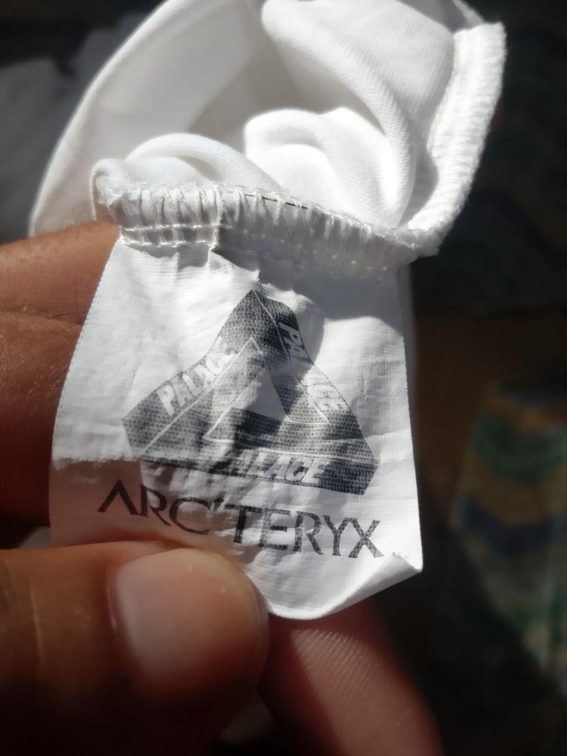 Palace Arc'teryx White T-shirt (Category: Tshirts & Polo Shirts ) located in Iloilo. Submitted by janillthrifted (Listing ID 1449533722, Image 3). Description: - Authentic Palace x White Palace collaboration t-shirt. - Iconic Palace triangle logo prominently displayed on the back. - Smaller Palace logo featured on the chest. - Crafted from premium 100% cotton for comfort. - Tagged as size S/M, fitting a range of wearers. - A must-have collectible