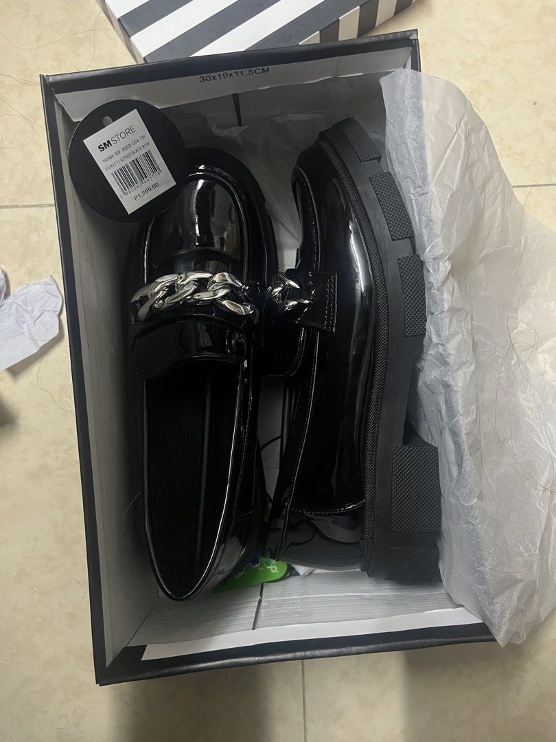 Parisian Black Chain Loafers (Category: Loafers) located in Manila. Submitted by curatednpreloved (Listing ID 1449417687, Image 2). Description: - Black loafers - Chunky sole with silver chain detail - Size: 8 US / 38 EUR - Includes original box - Tags still attached —————— - bought recently (July 5,2026) - bought for 1.3k - only worn it twice for an event - rfs: no longer needed 📍sampaloc, manila 🛵 lalamove.