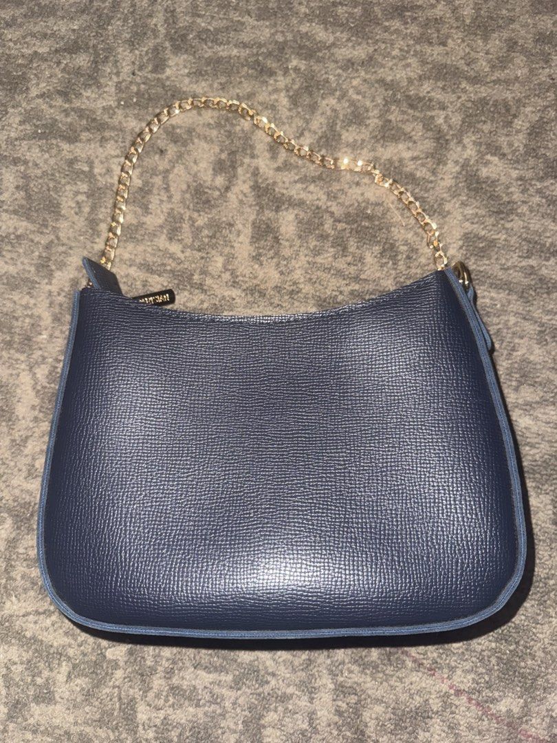 Parisian Blue Shoulder Bag (Category: Shoulder Bags) located in Batangas. Submitted by chaeeyi (Listing ID 1449357709, Image 2). Description: BRAND : Parisian MOP : GCASH (PAYMENT FIRST ONLY) MOD : JNT.