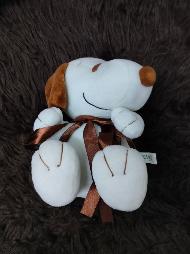 Peanuts Snoopy Plush (Category: Toys & Games) located in Ayer Keroh. Submitted by cute.cloudy.store (Listing ID 1448199184, Image 1). Description: ✨ Condition: 9/10 📏 Saiz: 1.5mp. 🏷️ Original body tag 'PEANUTS'. 💌 DM kalau ada apa² soalan. 💵 Payment via QR transfer only. 🚚 Pos dalam Malaysia sahaja. RM 8 (sm) / RM 16 (ss) ❌ NO COD/DFOD 😊 Meet area Ayer Keroh sahaja.