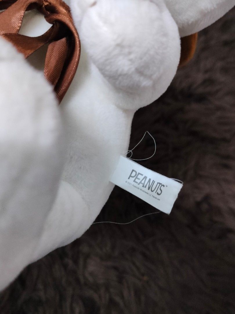 Peanuts Snoopy Plush (Category: Toys & Games) located in Ayer Keroh. Submitted by cute.cloudy.store (Listing ID 1448199184, Image 3). Description: ✨ Condition: 9/10 📏 Saiz: 1.5mp. 🏷️ Original body tag 'PEANUTS'. 💌 DM kalau ada apa² soalan. 💵 Payment via QR transfer only. 🚚 Pos dalam Malaysia sahaja. RM 8 (sm) / RM 16 (ss) ❌ NO COD/DFOD 😊 Meet area Ayer Keroh sahaja.