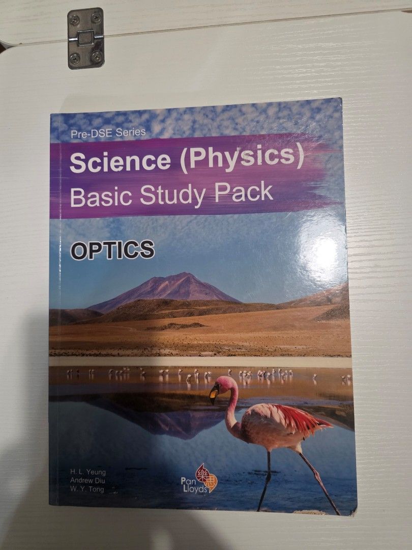 Physics Basic Study Pack (Optics) 書 （分類：教科書）位於 Hong Kong。 由 helena122586587 提交（商品編號 1449447248，圖片 1）。簡介： 呢本係Pre-DSE Series嘅Physics Basic Study Pack，專講Optics部分。書本封面有隻火烈鳥，設計幾特別。適合準備DSE嘅同學仔參考吓。。