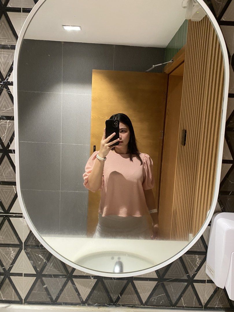 Pink Puff Sleeve Top (Category: Blouses) located in Dasmarinas. Submitted by hellojoena (Listing ID 1449445054, Image 1). Description: - Cute pink cropped top - Features stylish puff sleeves - Comfortable fabric for all-day wear - Versatile: great for casual outings or dressing up - Pairs perfectly with high-waisted bottoms.