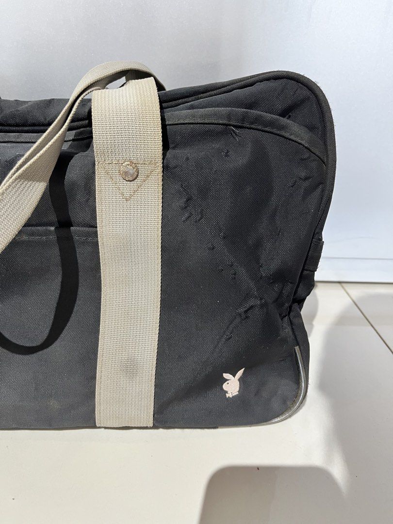 Playboy bowling bag (Category: Luxury Bags & Wallets) located in Valencia. Submitted by yaku_lux (Listing ID 1449446735, Image 2). Description: Playboy bowling bag with iconic bunny print lining. Perfect for travel or gym..