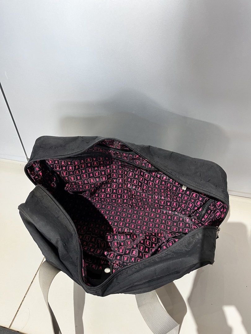 Playboy bowling bag (Category: Luxury Bags & Wallets) located in Valencia. Submitted by yaku_lux (Listing ID 1449446735, Image 3). Description: Playboy bowling bag with iconic bunny print lining. Perfect for travel or gym..