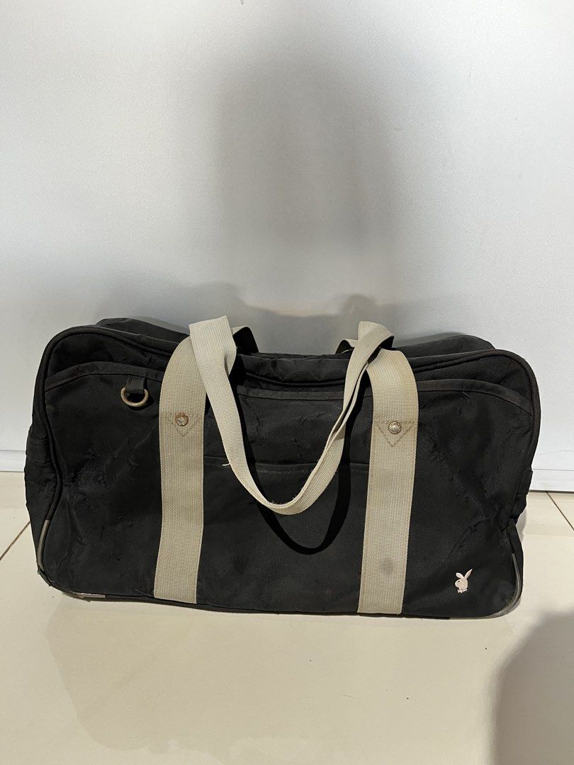Playboy bowling bag (Category: Luxury Bags & Wallets) located in Valencia. Submitted by yaku_lux (Listing ID 1449446735, Image 1). Description: Playboy bowling bag with iconic bunny print lining. Perfect for travel or gym..