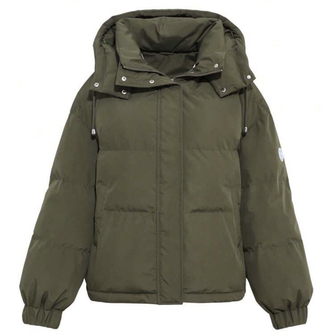 PLUS SIZE Army Hooded Winter Puffer Jacket (Category: Coats, Jackets and Outerwear) located in Taytay. Submitted by ruicervitillo (Listing ID 1449489039, Image 1). Description: ⭐️ Condition: 10/10 (Like new) ❄️ Selling it half the price - used on my recent Japan trip and survived 0 degrees ✅ My size is 42B 38W 5’3”H and fits me well. Recommending it to size 38B to 44B.