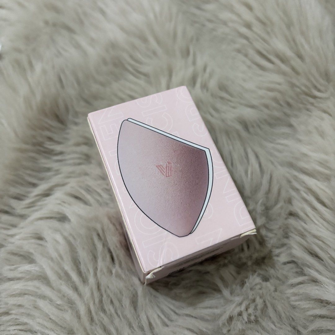 Precision Blending Sponge for Makeup (Category: Makeup) located in Manila. Submitted by scy_o.o (Listing ID 1449508121, Image 1). Description: - Multi-use precision sponge - Perfect for blending and contouring - Achieve a flawless makeup finish - Easy to use for all your makeup application needs.
