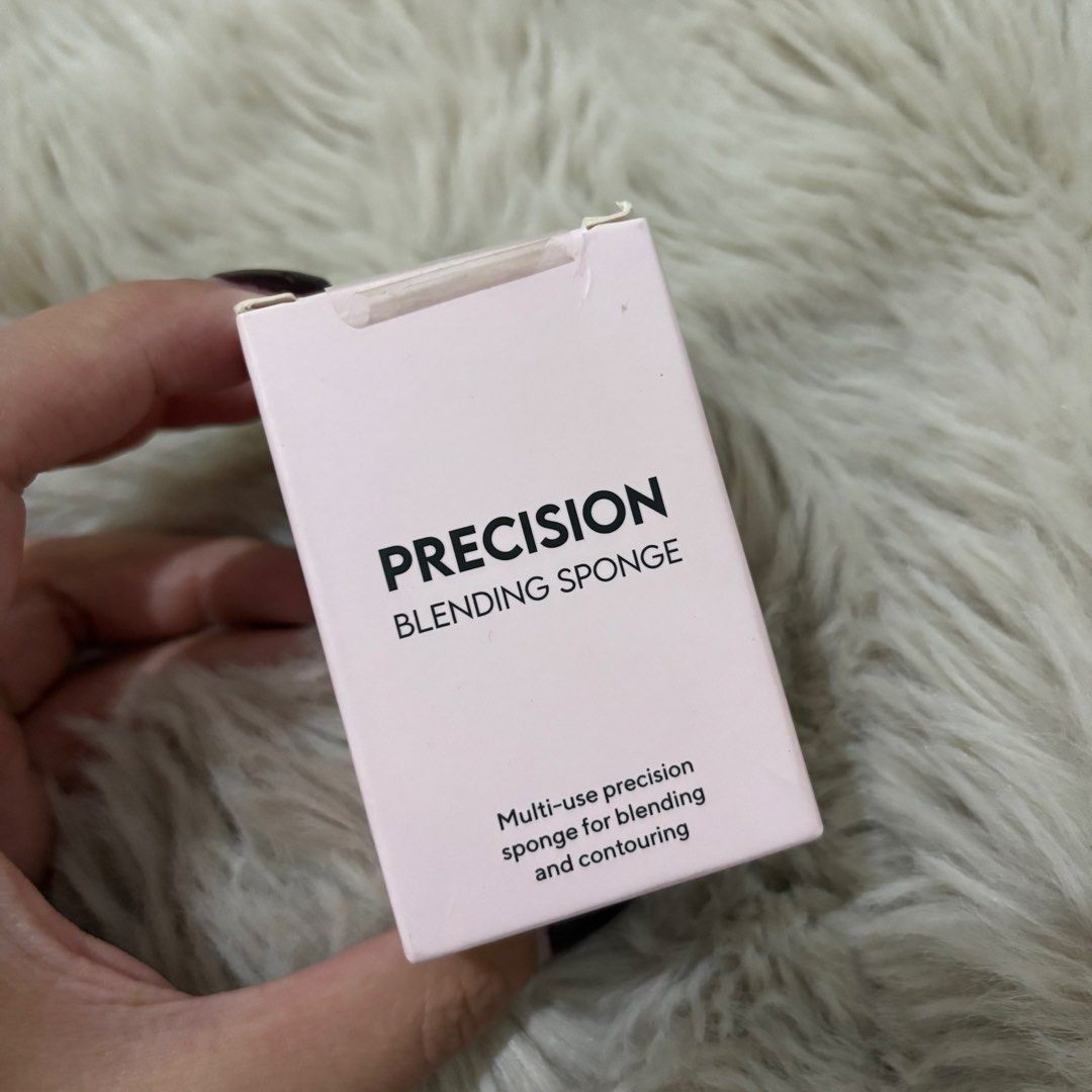 Precision Blending Sponge for Makeup (Category: Makeup) located in Manila. Submitted by scy_o.o (Listing ID 1449508121, Image 2). Description: - Multi-use precision sponge - Perfect for blending and contouring - Achieve a flawless makeup finish - Easy to use for all your makeup application needs.