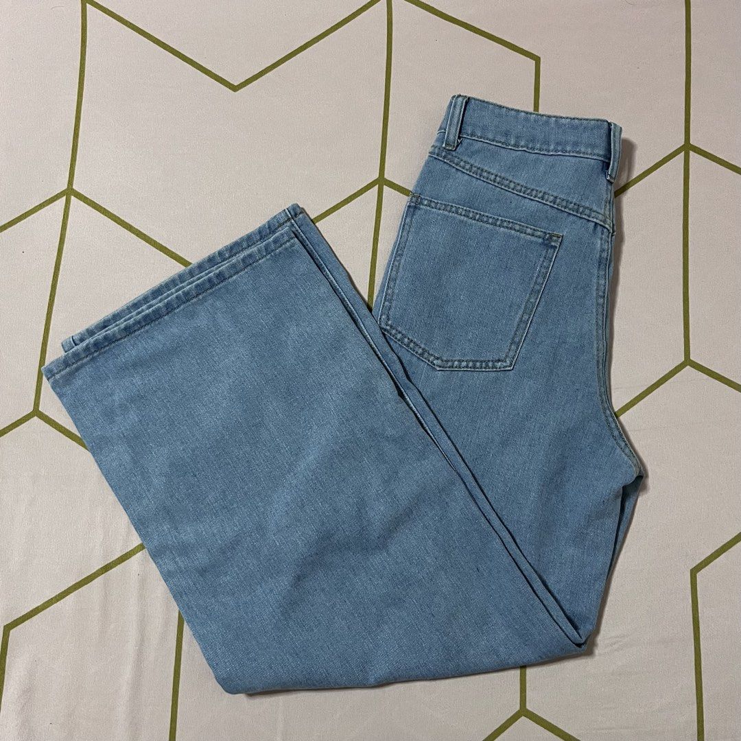 Preloved Wide Leg Pants from Kashieca (small) (Category: Jeans) located in Caloocan City. Submitted by prelovedbybets (Listing ID 1442303768, Image 3). Description: Size: small Rfs: decluttering Please see photos for size reference .
