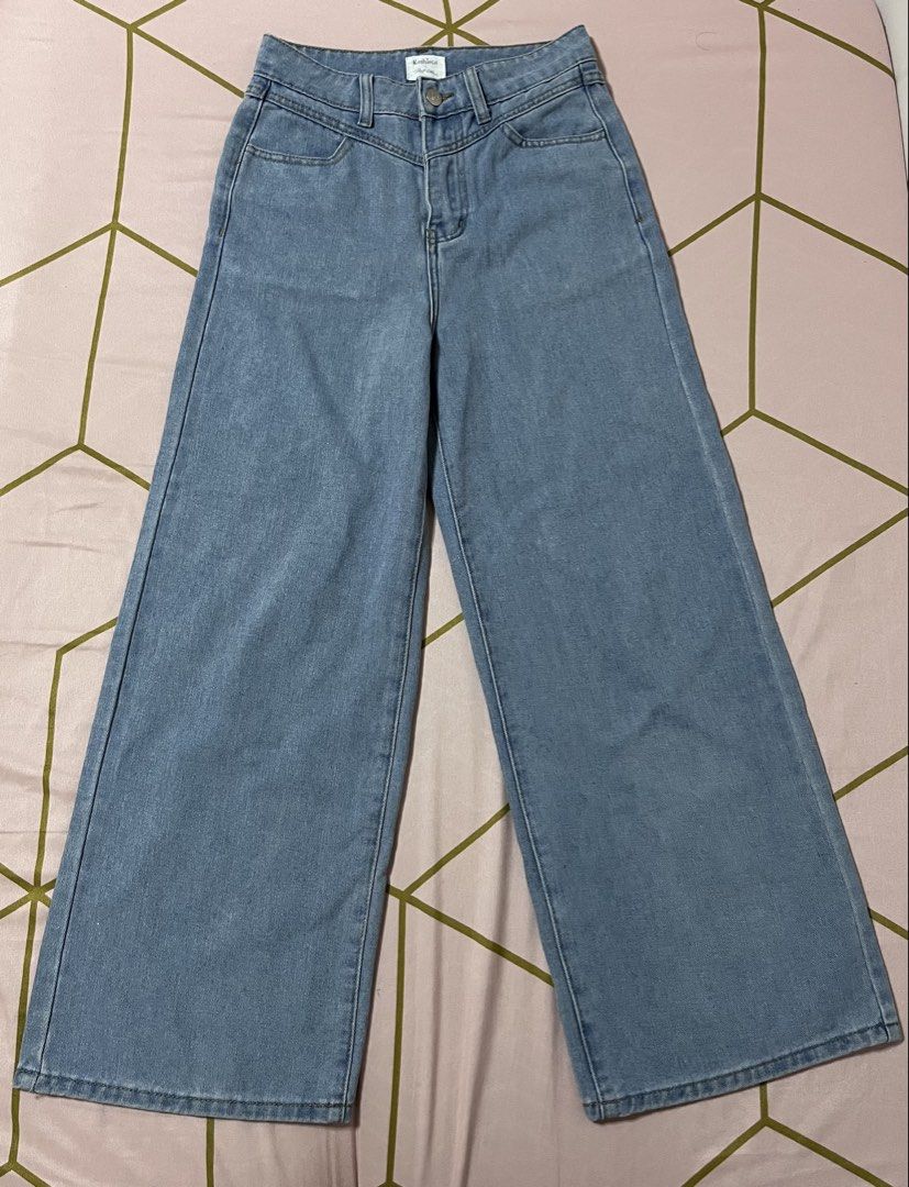 Preloved Wide Leg Pants from Kashieca (small) (Category: Jeans) located in Caloocan City. Submitted by prelovedbybets (Listing ID 1442303768, Image 1). Description: Size: small Rfs: decluttering Please see photos for size reference .
