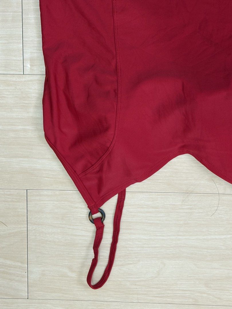 red basic top (Category: Sleeveless) located in Caloocan City. Submitted by helpmedeclutter____tf (Listing ID 1449344736, Image 2). Description: no flaws, will keep this if unsold no ww, S TO M mop: bpi sf 95 via jnt.