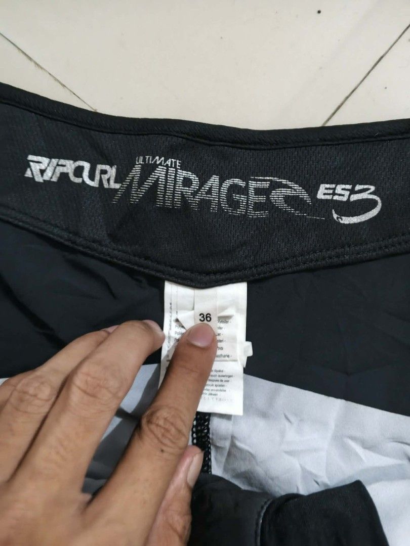 Rip curl board short (Category: Shorts) located in New Washington. Submitted by kodak_ice (Listing ID 1449339975, Image 2). Description: brand news condition no issue.