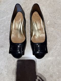 (Category: ) located in . Submitted by closet__x (Listing ID 1449340060, Image 1). Description: .