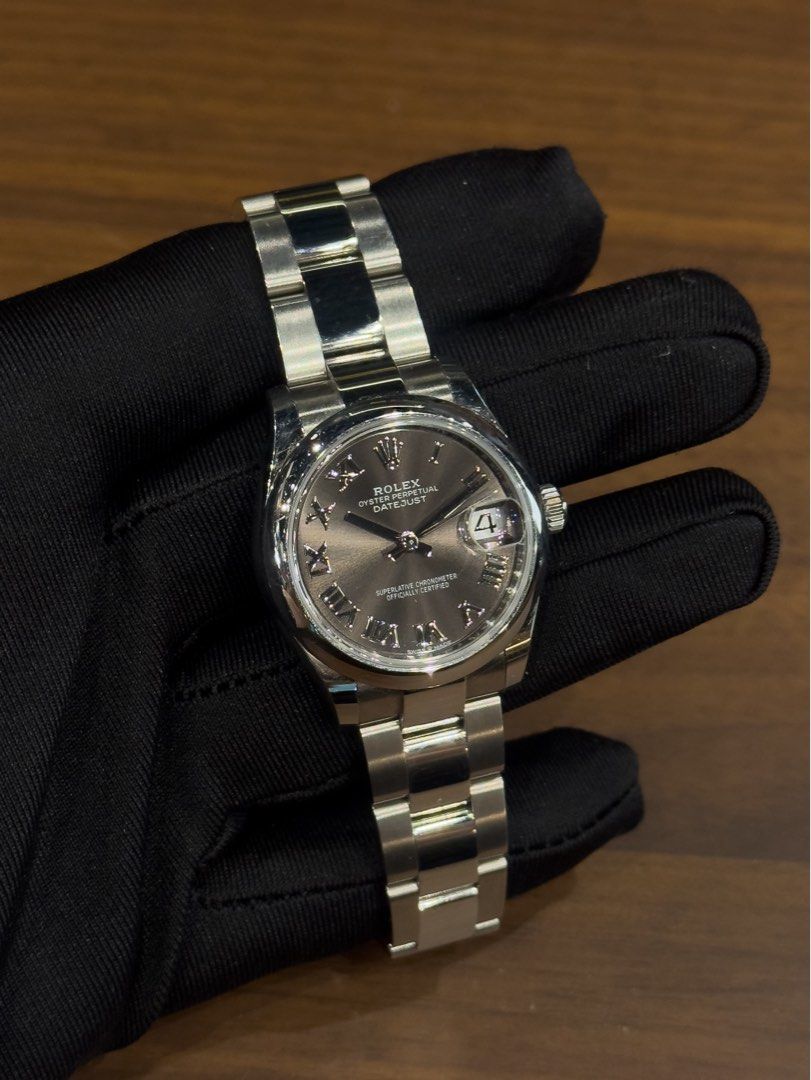 Rolex Datejust 31 Gray Roman Dial (Category: Luxury Watches) located in Cebu City. Submitted by pcantillas (Listing ID 1449379847, Image 2). Description: Rolex Datejust 31 Gray Roman 278240 31mm 2022 Complete Set Condition: 9/10 Price: P458,000 Negotiable 🤝 7 Day Moneyback Guarantee 🧑‍🔧 1 Year SP Service Warranty 💱 Trades Offers and Pre-orders Accepted 💳 Credit Card Options Available 🪙 Layaway Options Available 📦 Nationwide Shipping Availa