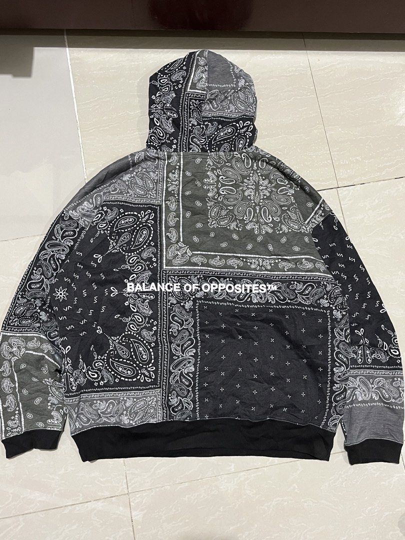 RVCA Bandana Patchwork Hoodie (Category: Coats, Jackets and Outerwear) located in Manila. Submitted by jorgemabelin2001 (Listing ID 1449364029, Image 2). Description: - Stylish RVCA hoodie with a unique bandana patchwork design. - Prominent RVCA logo on the front. - Features the 'Balance of Opposites' graphic on the back. - Includes a convenient front pocket. - Adjustable drawstrings for the hood. - Ideal for casual and everyday wear..