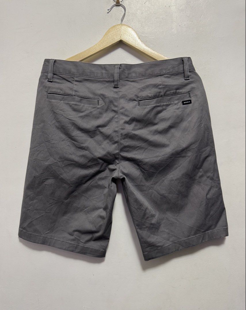 RVCA Week-End Shorts Grey Size 32 (Category: Shorts) located in Manila. Submitted by esparciake75752 (Listing ID 1449410703, Image 3). Description: - Brand: RVCA - Model: Week-End Shorts - Size: 32 - Length 19 - Color: Grey - Material: Cotton Blend - Origin: Made in Sri Lanka - Closure: Button and Zip - Pockets: 2 front, 2 back - Ideal for: Casual wear, day out.